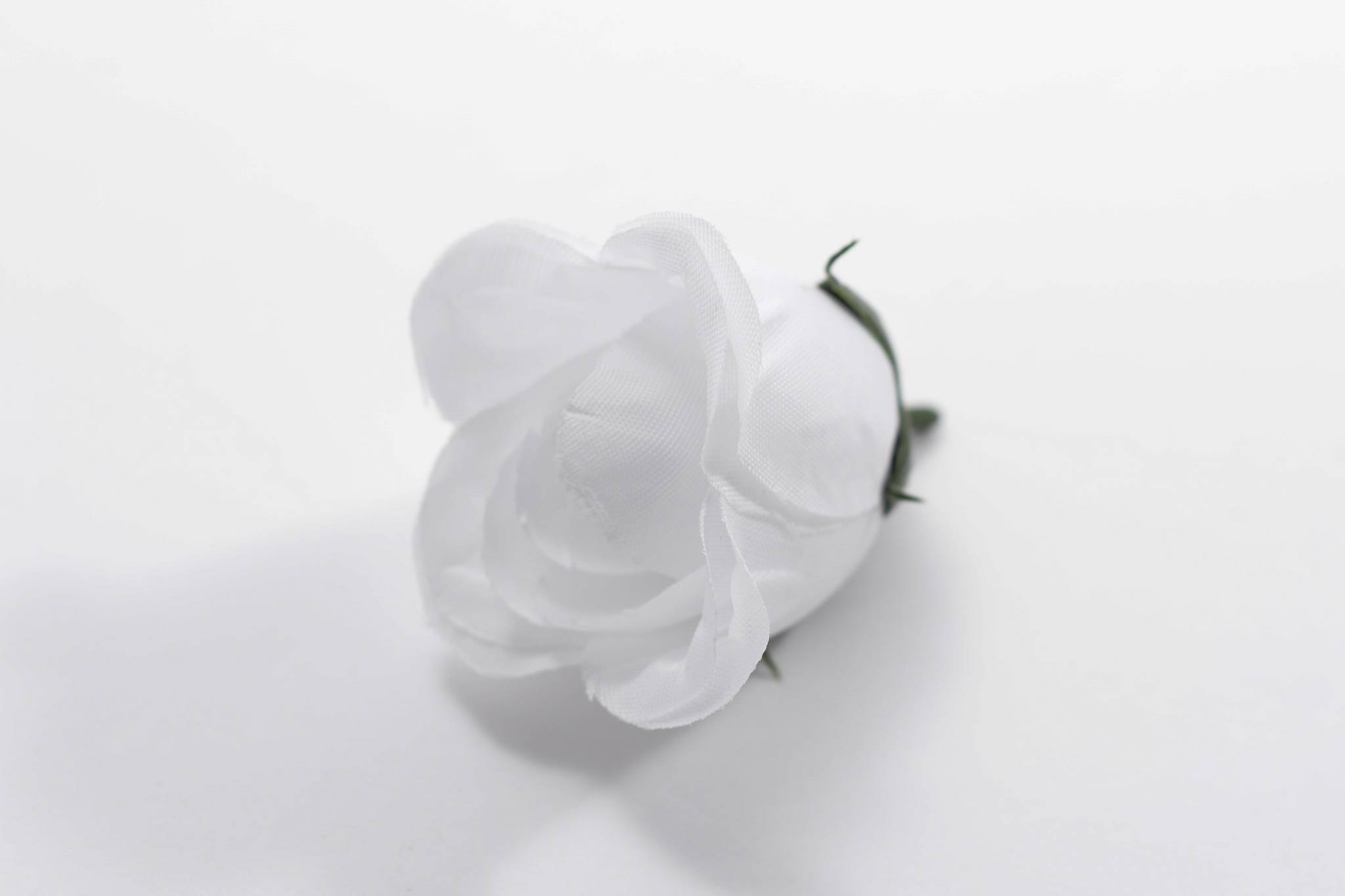 Роза бутон шелк d=6 см 1/100 белый