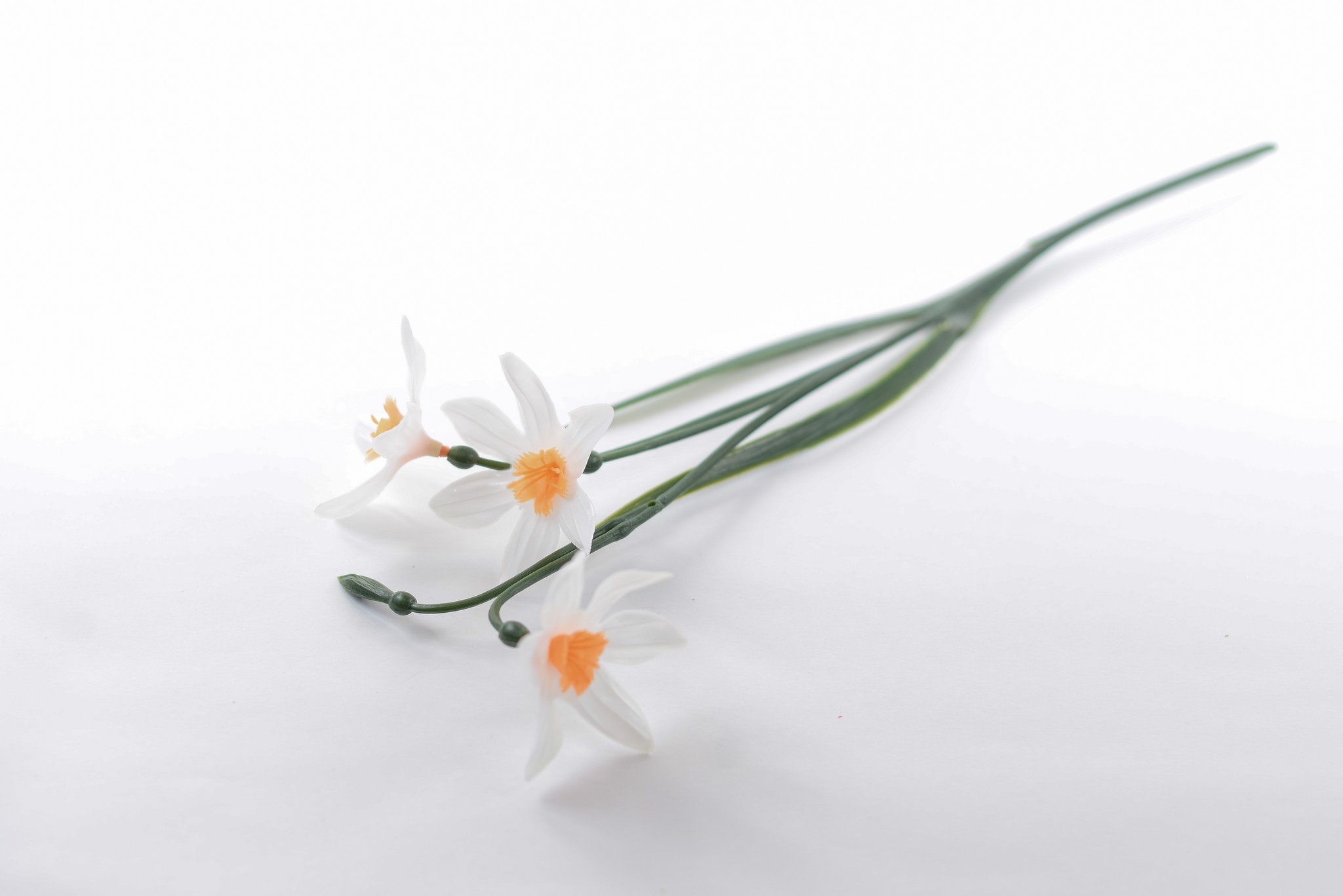 Нарцисс садовый пластм. 3 гол h=44 см 1/50 белый