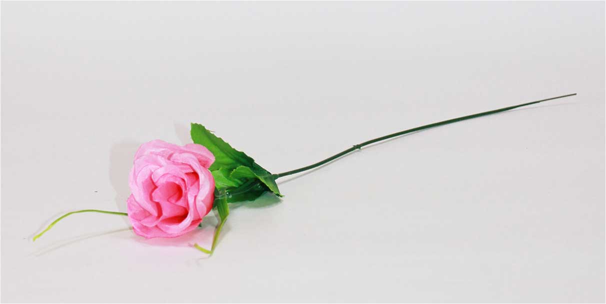 Роза бутон с осокой h=37 см 1/300 МИКС розовый